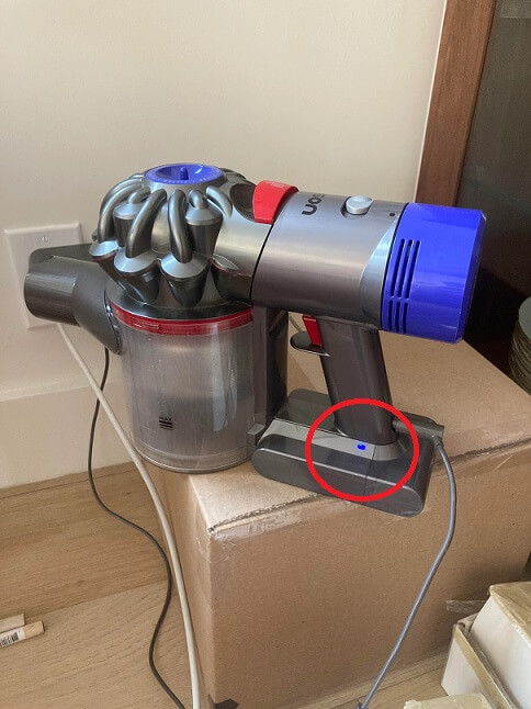 dyson-flashing-blue-light-here-s-what-to-do-cleaners-talk